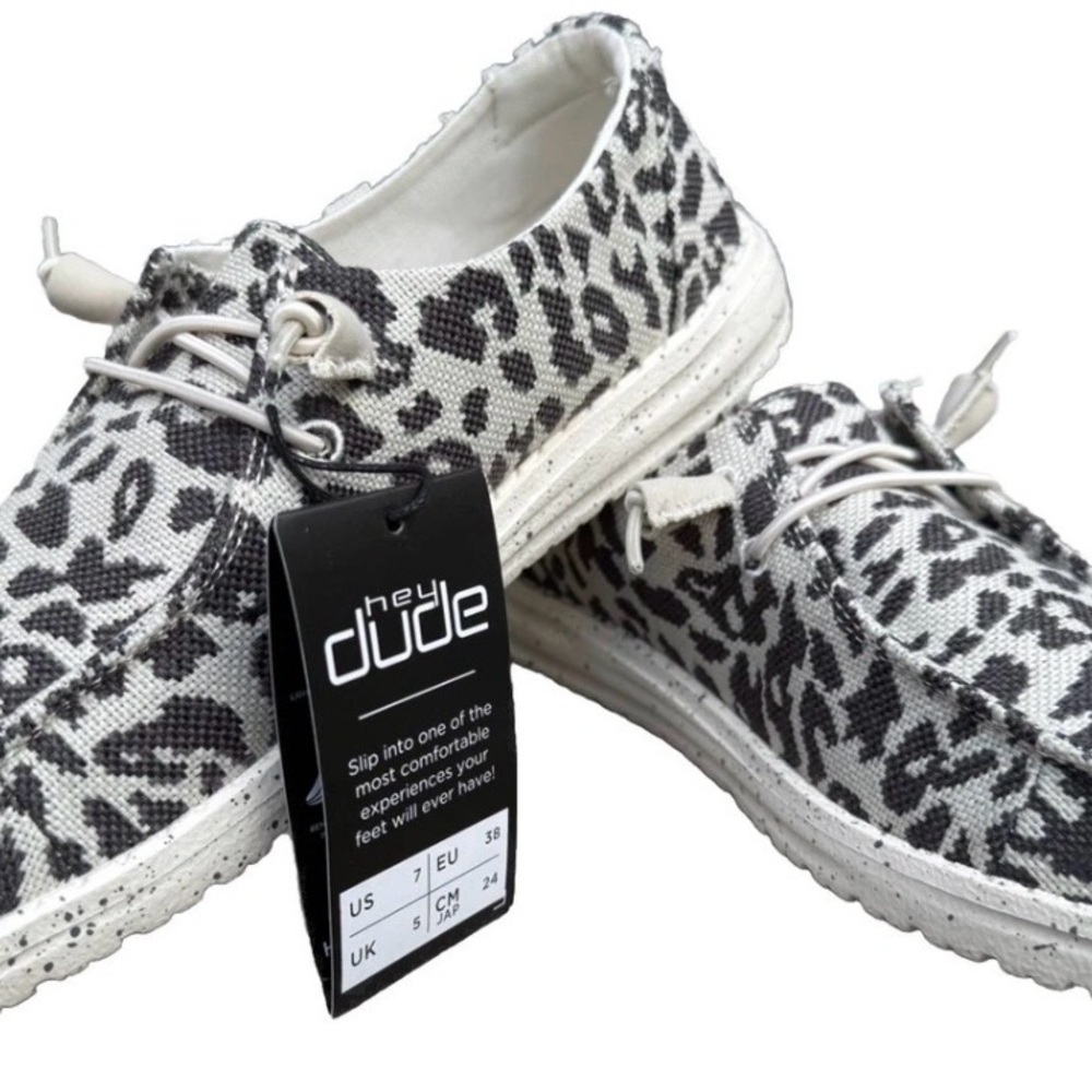 Hey Dude Wendy Women’s Slip-on Shoes Size 7 Color Woven Cheetah Grey